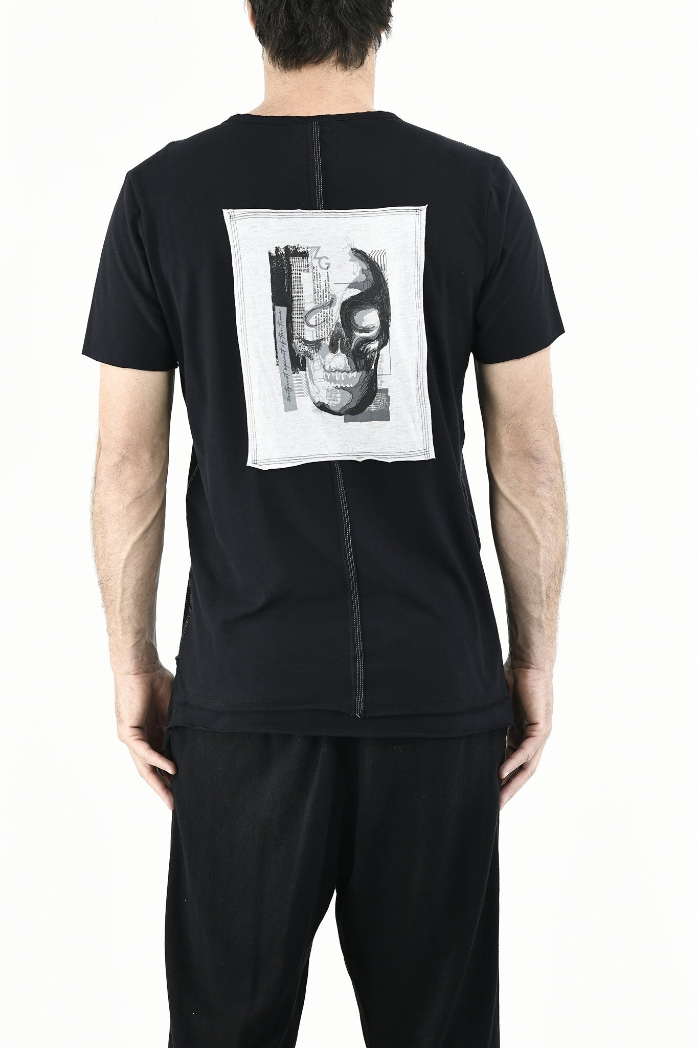 Menswear Black V Button T with Back Patch Print ZG5577