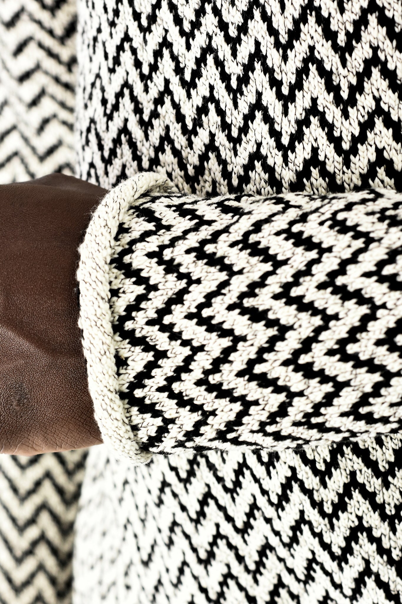 Mens Zig Zag Black and Cream Hoody ZG5555