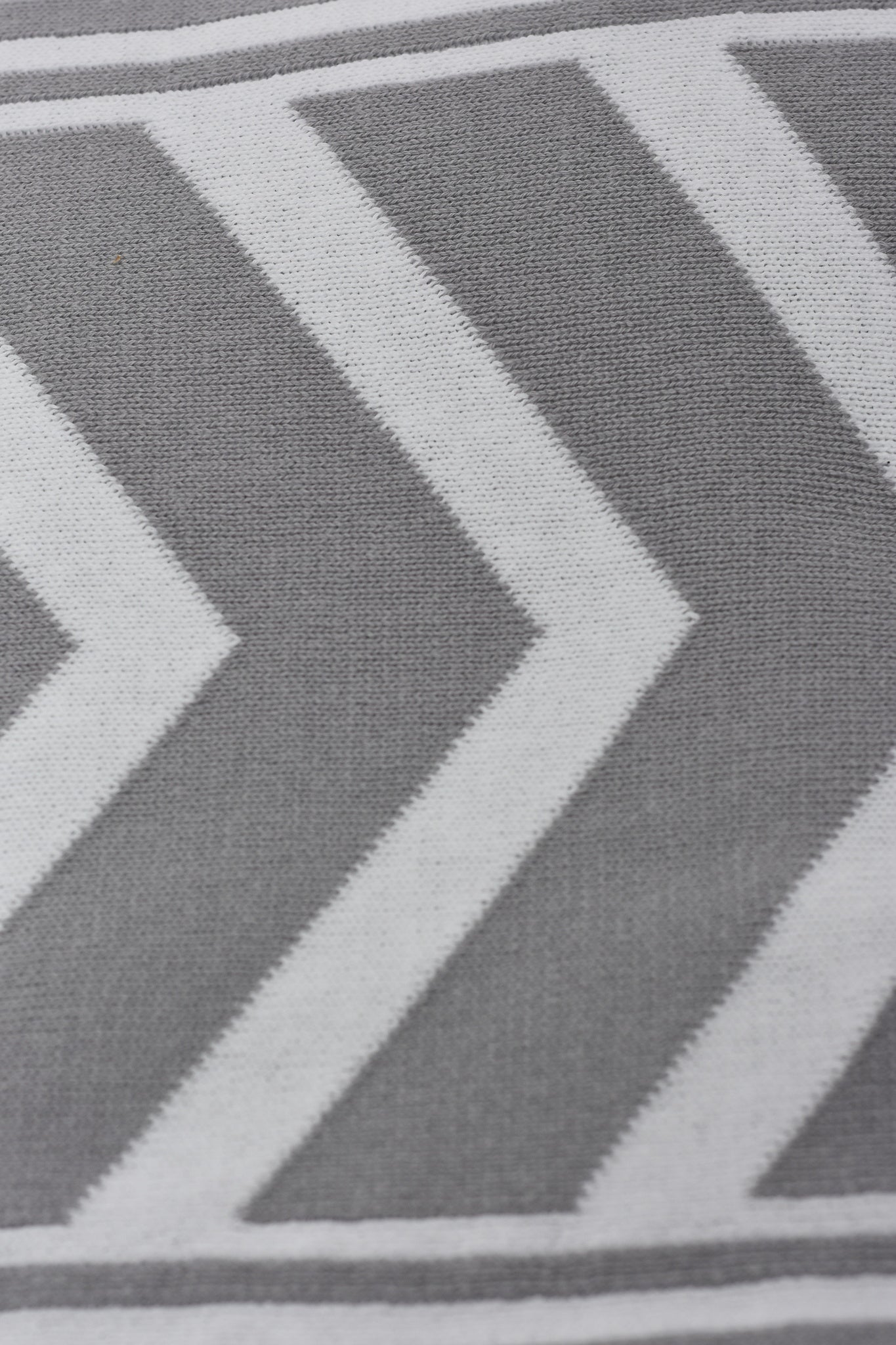 Menswear Knitted Zebra Poncho in Grey and Off-white ZG5478