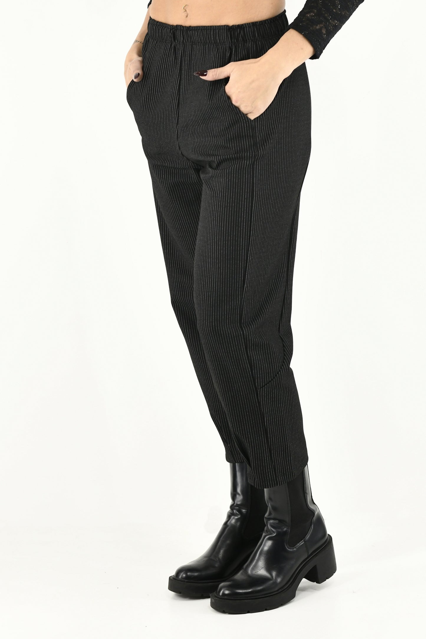 Women’s Pinstripe Pull-on Pants ZG5657