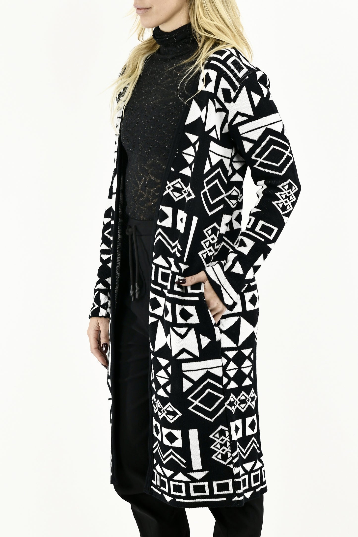 Ladies Long Geo Cotton Cardigan in Black and Off White ZG5619