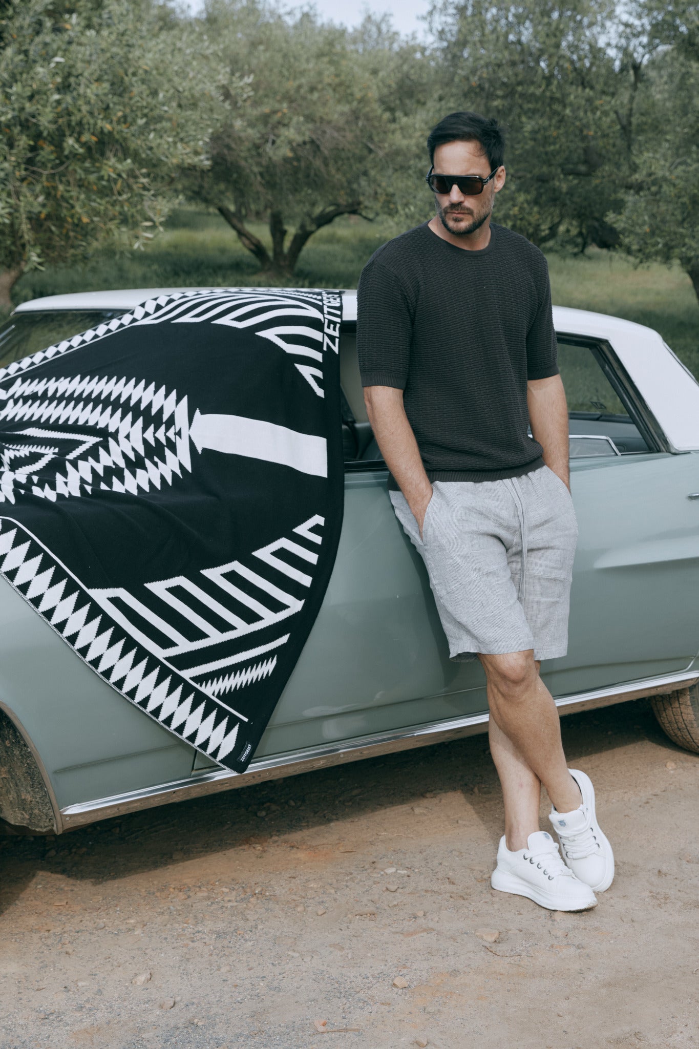 Black and White 100% Organic Cotton Throw / Blanket ZG5756