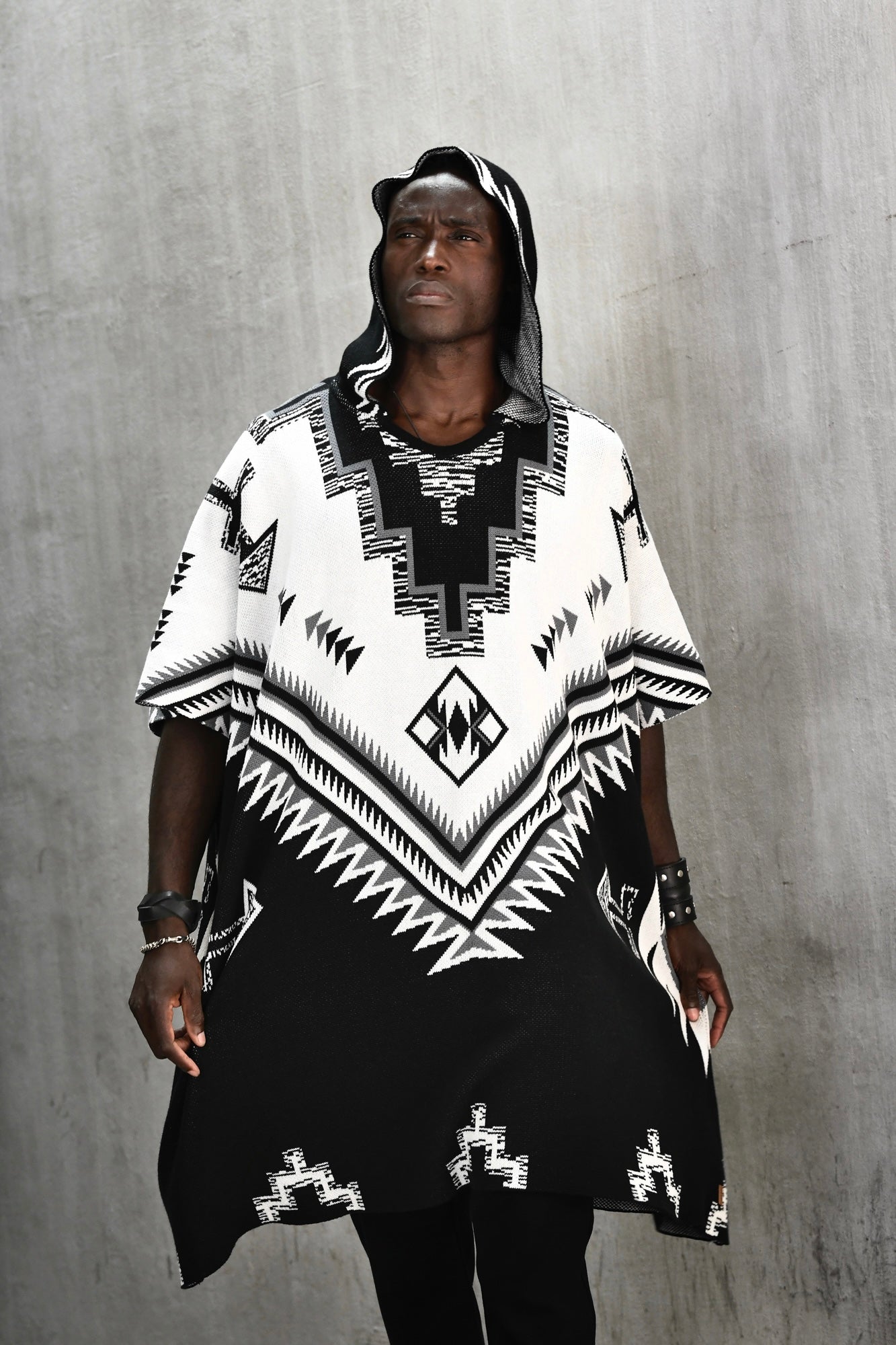 Men’s Hooded Poncho in Black White and Grey ZG5605